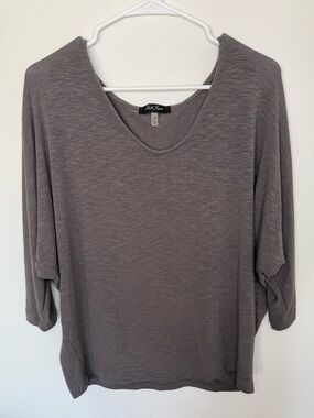 Laila Jayde Relaxed Scoop Neck Top in Heather Taupe